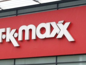 tkmaxx的顾客“跑”到商店，因为175英镑的名牌鞋只卖60英镑